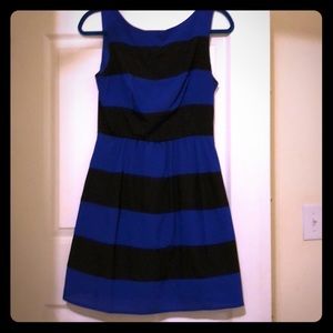 Black and blue sleeveless short dress